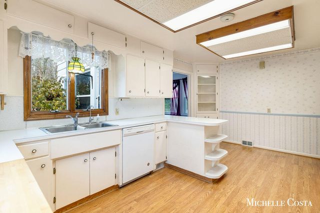 13100 Grand River Drive SE, Lowell, MI 49331