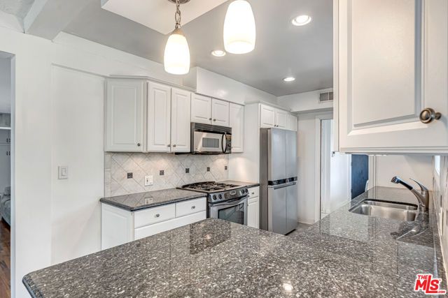 6626 Burnet Avenue, Van Nuys (los Angeles), CA 91405