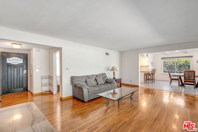 6626 Burnet Avenue, Van Nuys (los Angeles), CA 91405
