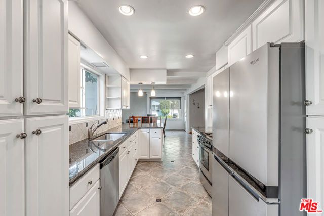 6626 Burnet Avenue, Van Nuys (los Angeles), CA 91405