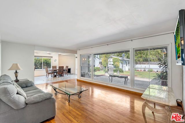 6626 Burnet Avenue, Van Nuys (los Angeles), CA 91405