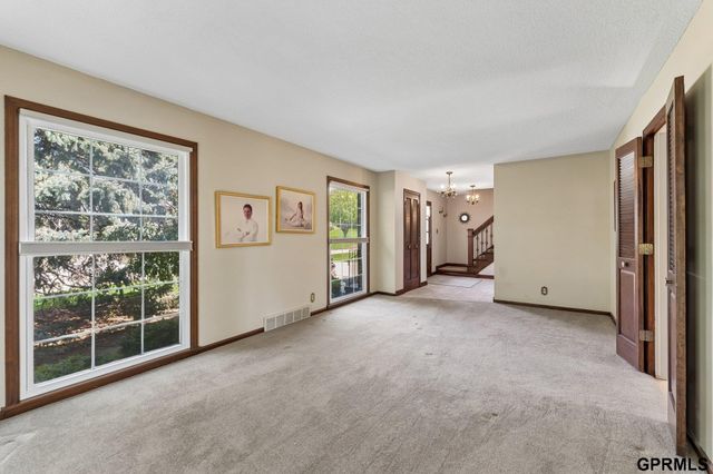 12611 Schroeder Circle, Omaha, NE 68137