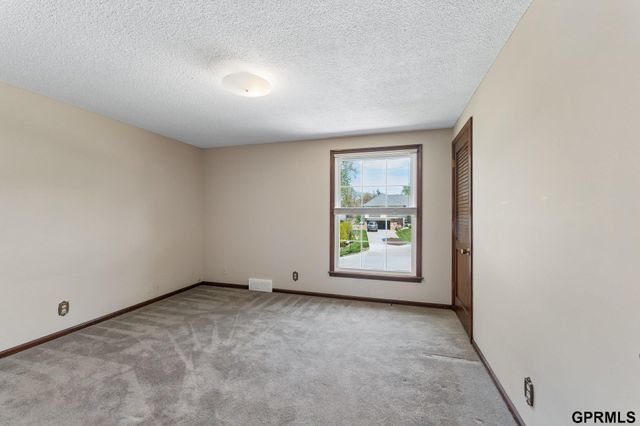 12611 Schroeder Circle, Omaha, NE 68137