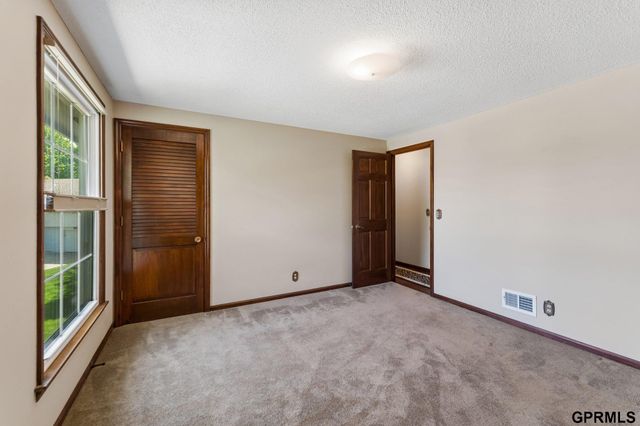 12611 Schroeder Circle, Omaha, NE 68137