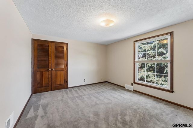 12611 Schroeder Circle, Omaha, NE 68137