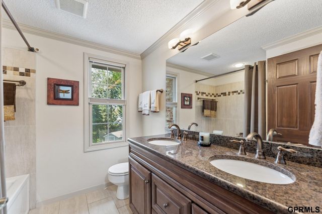 12611 Schroeder Circle, Omaha, NE 68137