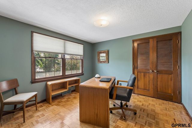 12611 Schroeder Circle, Omaha, NE 68137