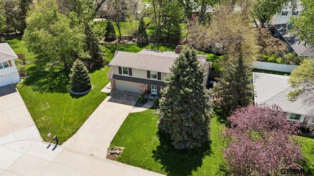 12611 Schroeder Circle, Omaha, NE 68137
