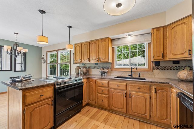 12611 Schroeder Circle, Omaha, NE 68137
