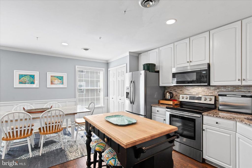 Image 18 of property listing at 121 70TH ST #4, Ocean City, MD 21842