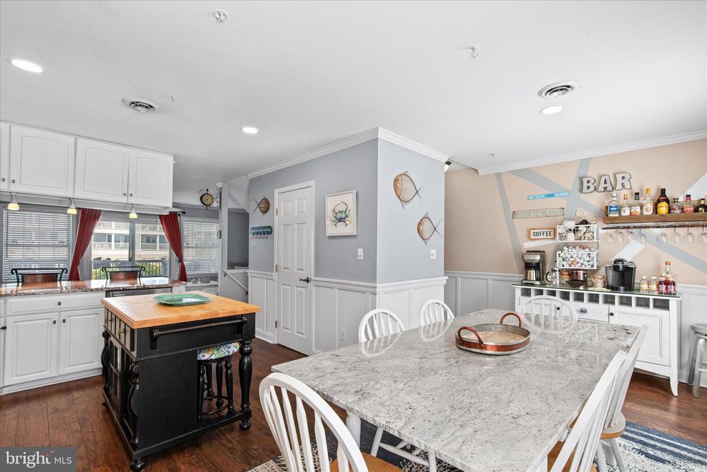 Image 19 of property listing at 121 70TH ST #4, Ocean City, MD 21842