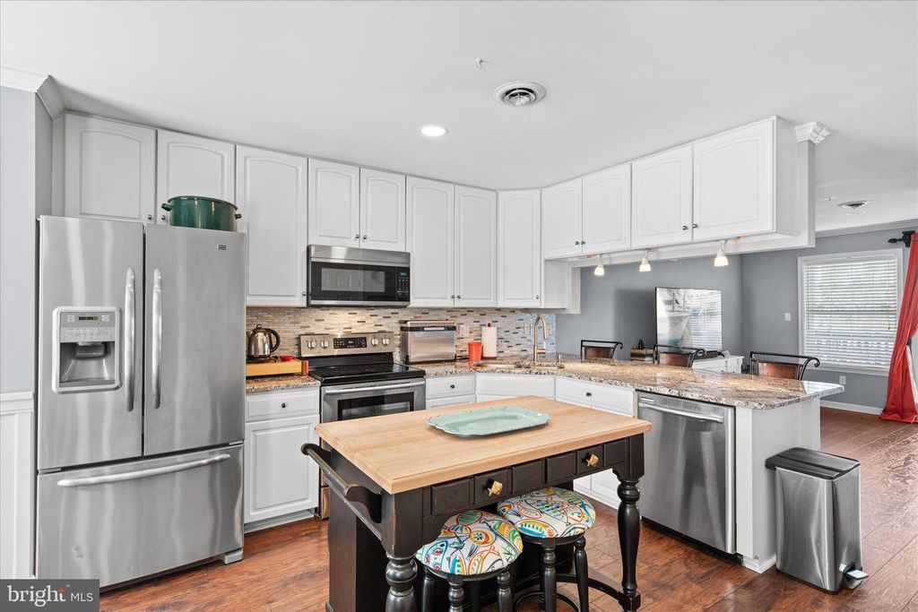 Image 24 of property listing at 121 70TH ST #4, Ocean City, MD 21842