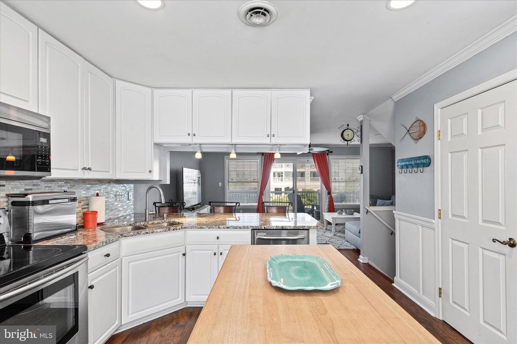 Image 26 of property listing at 121 70TH ST #4, Ocean City, MD 21842