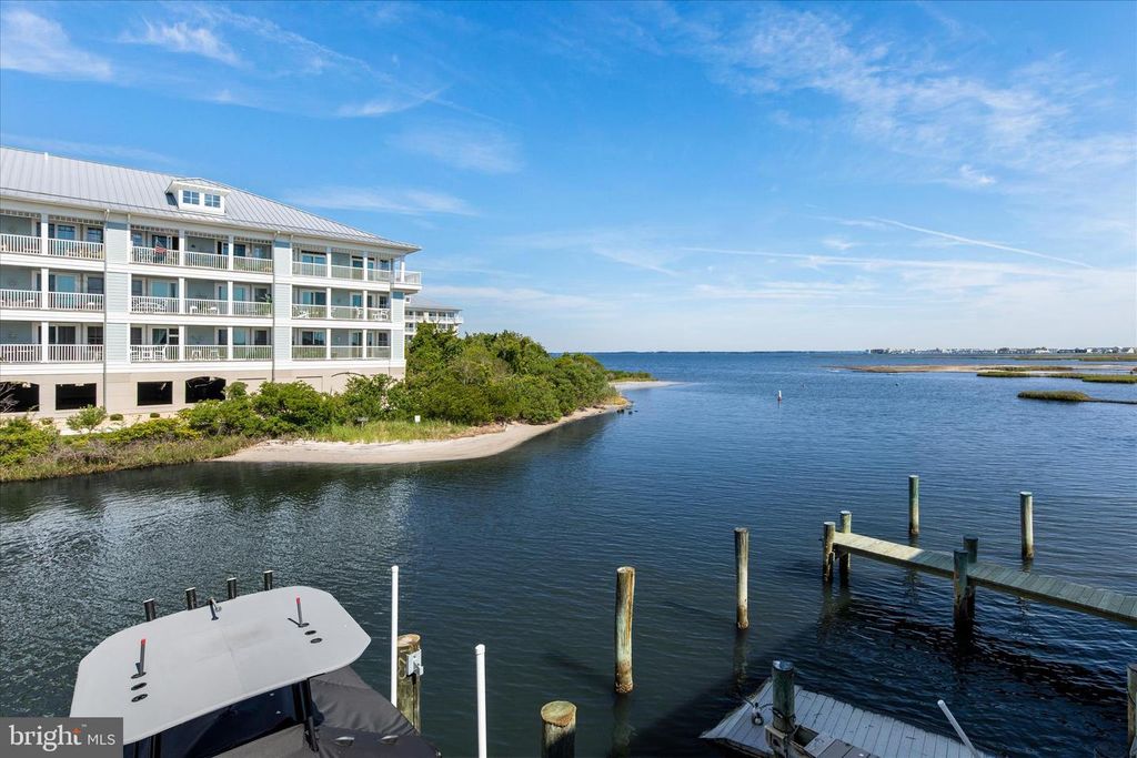 Image 3 of property listing at 121 70TH ST #4, Ocean City, MD 21842