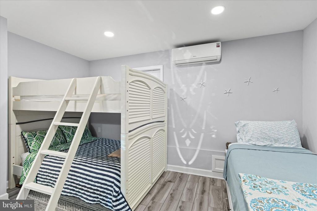 Image 30 of property listing at 121 70TH ST #4, Ocean City, MD 21842