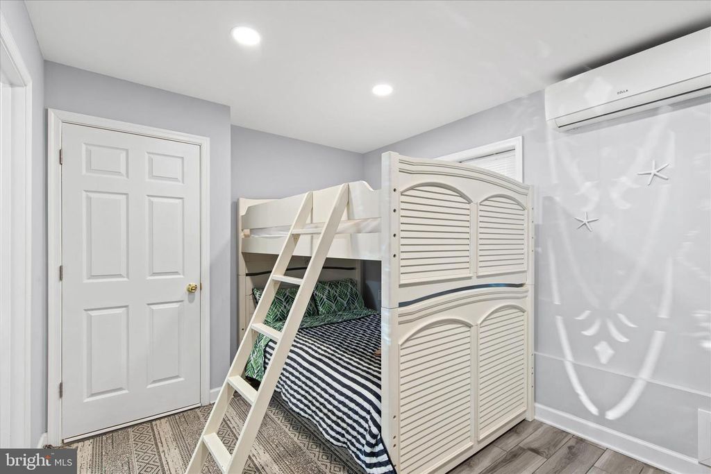 Image 32 of property listing at 121 70TH ST #4, Ocean City, MD 21842