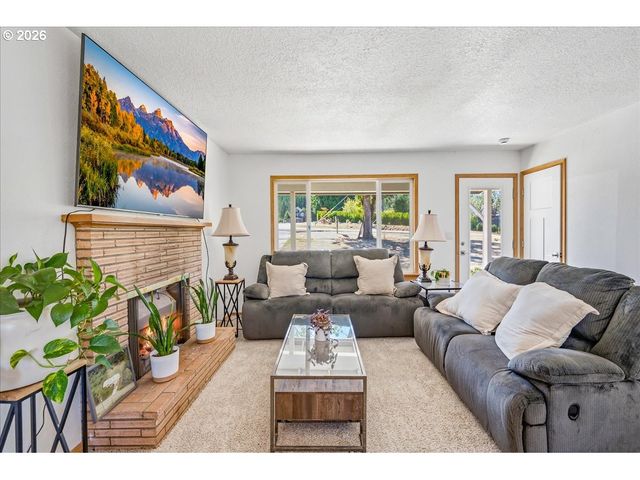 7028 Se HOGAN Rd, Gresham, OR 97080
