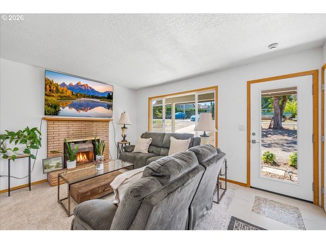 7028 Se HOGAN Rd, Gresham, OR 97080
