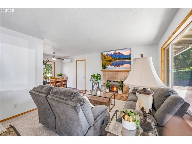7028 Se HOGAN Rd, Gresham, OR 97080