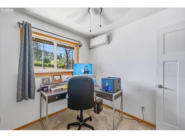 7028 Se HOGAN Rd, Gresham, OR 97080