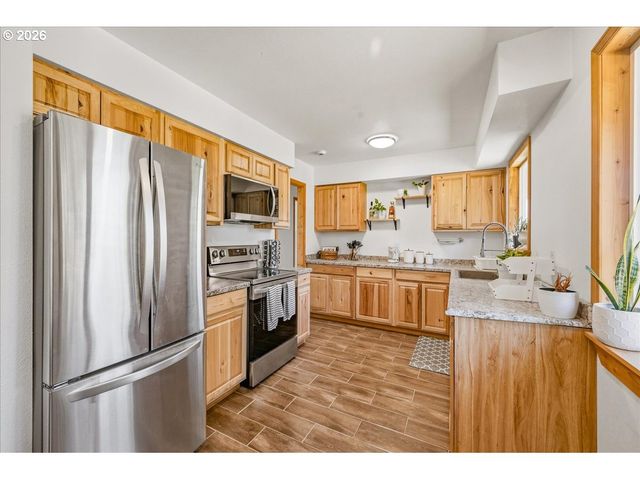 7028 Se HOGAN Rd, Gresham, OR 97080