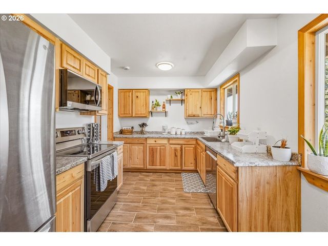 7028 Se HOGAN Rd, Gresham, OR 97080