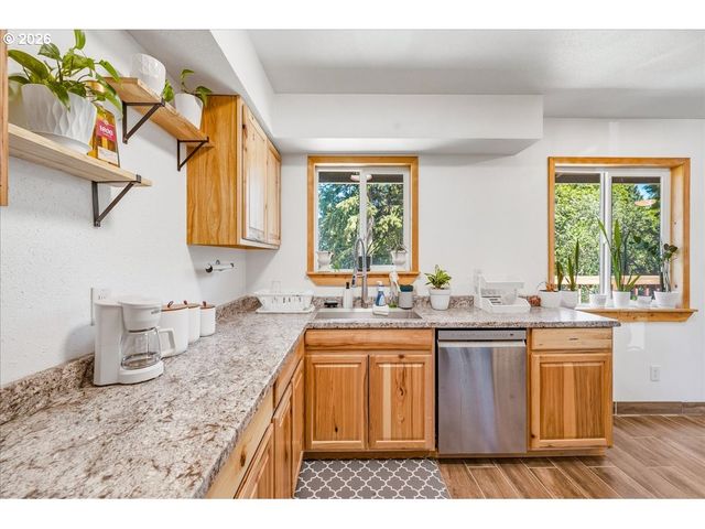 7028 Se HOGAN Rd, Gresham, OR 97080