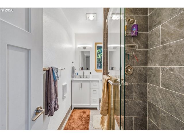7028 Se HOGAN Rd, Gresham, OR 97080