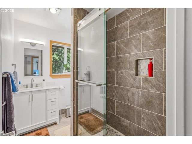 7028 Se HOGAN Rd, Gresham, OR 97080