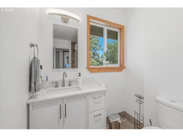 7028 Se HOGAN Rd, Gresham, OR 97080