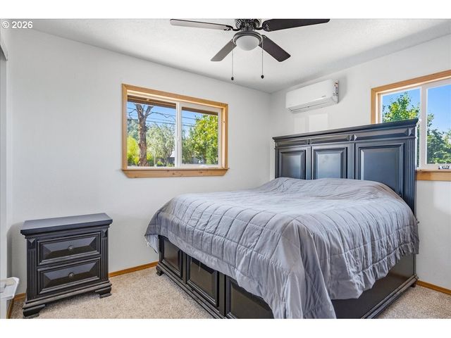 7028 Se HOGAN Rd, Gresham, OR 97080