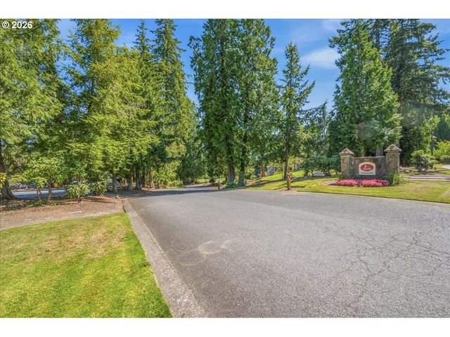 7028 Se HOGAN Rd, Gresham, OR 97080