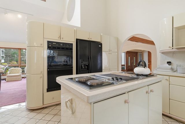 140 Waverly Rd, Ludlow, MA 01056