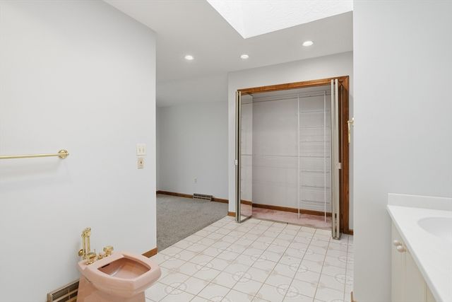 140 Waverly Rd, Ludlow, MA 01056