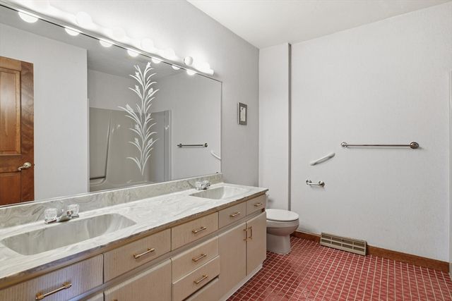 140 Waverly Rd, Ludlow, MA 01056