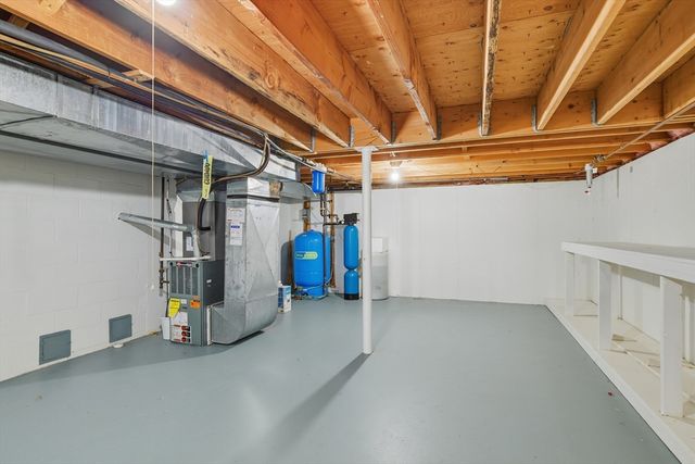 140 Waverly Rd, Ludlow, MA 01056