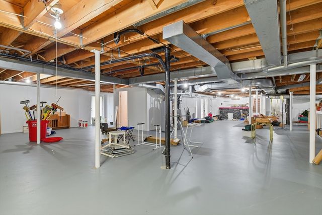 140 Waverly Rd, Ludlow, MA 01056