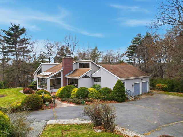 140 Waverly Rd, Ludlow, MA 01056