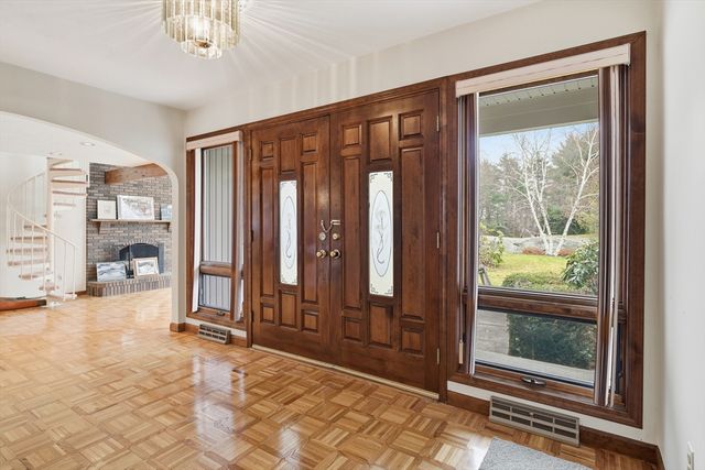 140 Waverly Rd, Ludlow, MA 01056