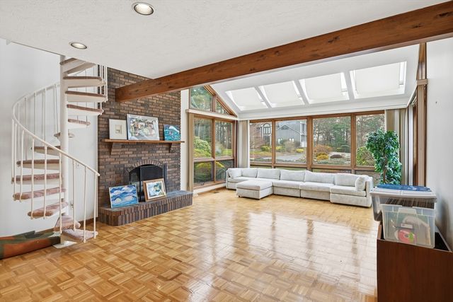 140 Waverly Rd, Ludlow, MA 01056