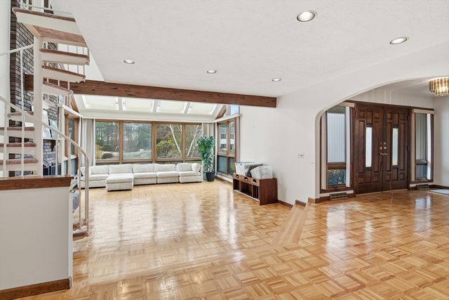 140 Waverly Rd, Ludlow, MA 01056