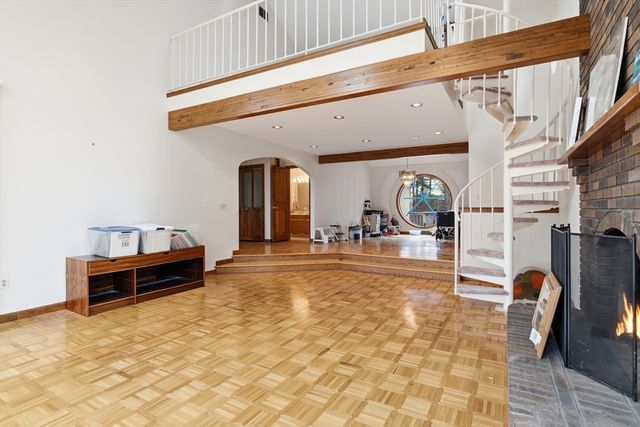 140 Waverly Rd, Ludlow, MA 01056