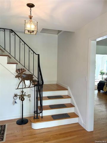 10 LINDA Drive, Montebello, NY 10901