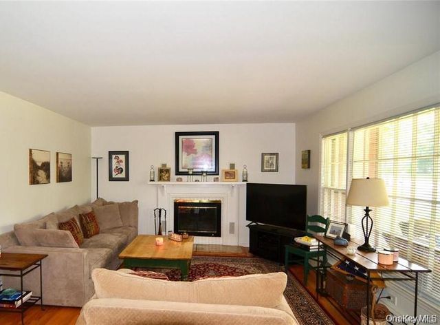 10 LINDA Drive, Montebello, NY 10901