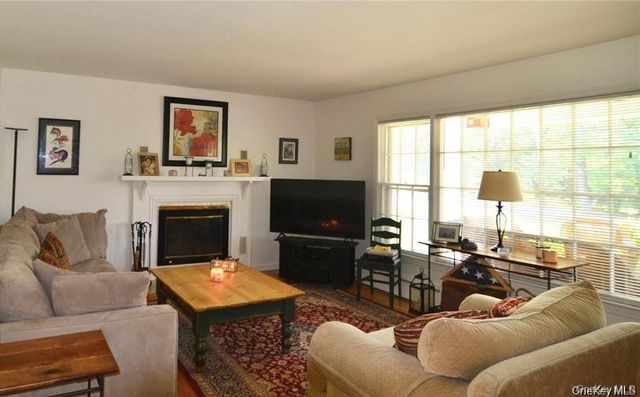 10 LINDA Drive, Montebello, NY 10901