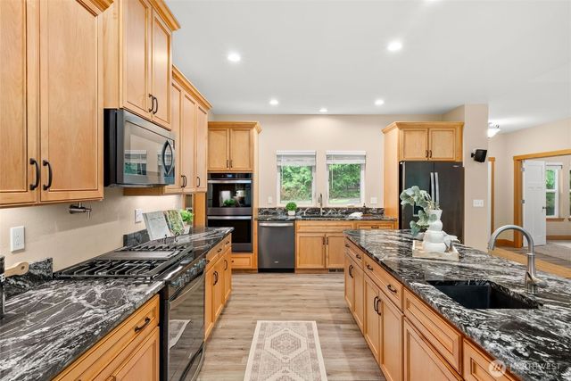 8254 NE Whiskey Creek Trail, Kingston, WA 98346