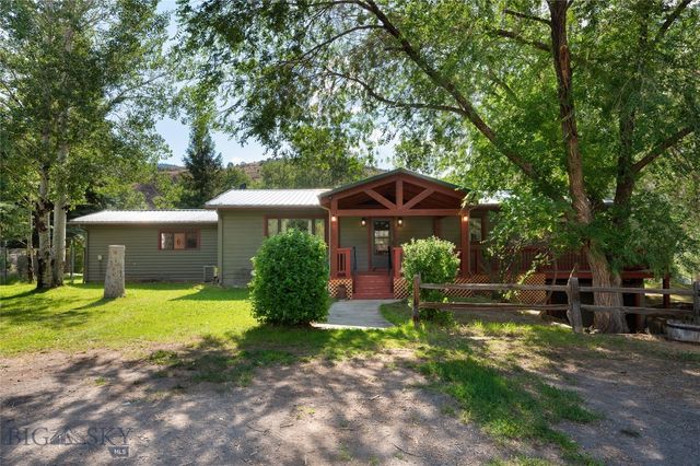 1045 US Highway 89 S, Gardiner, MT 59030
