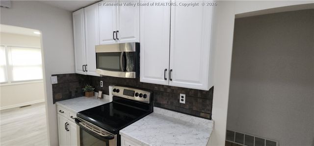 909 Dupont Avenue, Nitro, WV 25143