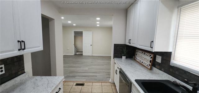 909 Dupont Avenue, Nitro, WV 25143