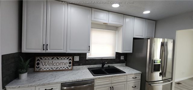 909 Dupont Avenue, Nitro, WV 25143